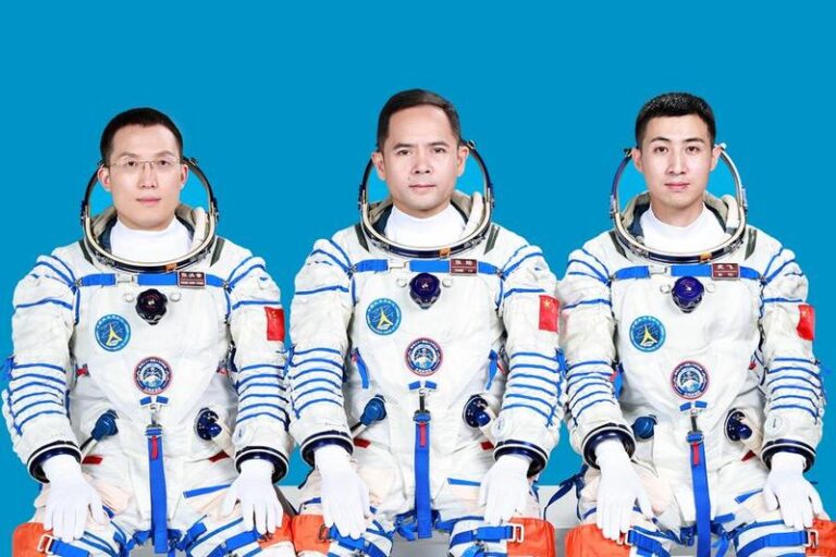 Photo Flash | China unveils Shenzhou-21 crew for space station mission
