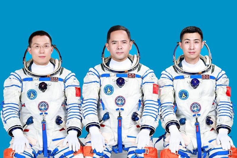 Photo Flash | China unveils Shenzhou-21 crew for space station mission