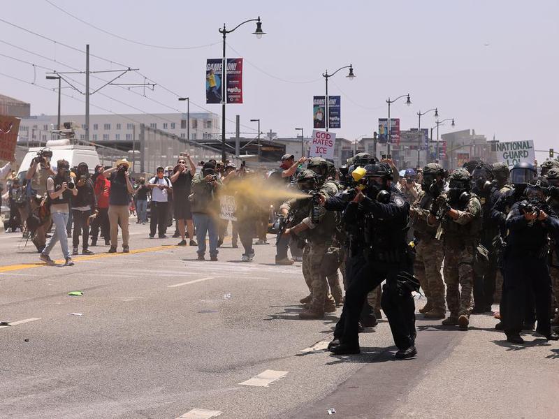 EEUU-CALIFORNIA-LOS ANGELES-POLICIAS-MANIFESTANTES-ENFRENTAMIENTO