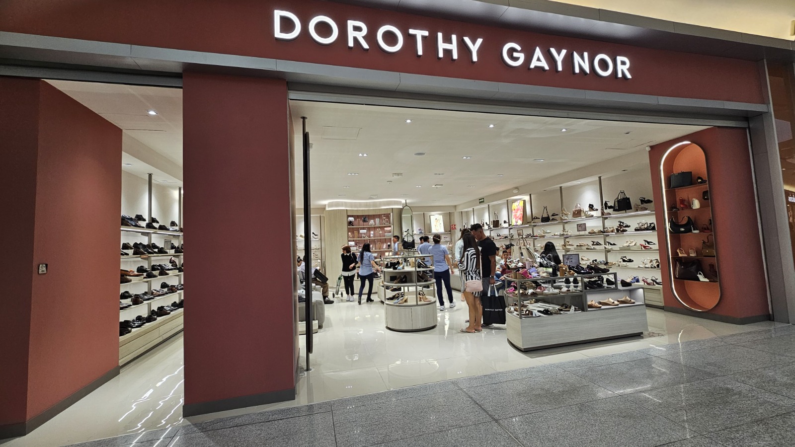 Dorothy Gaynor presenta su nueva imagen- un reencuentro con la esencia de la moda mexicana