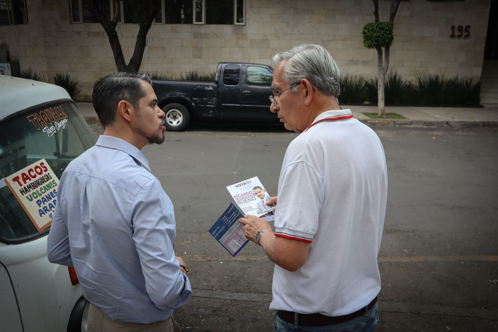 Ricardo Oropeza Bueno recorre el Jardín del Arte y dialoga con la ciudadanía