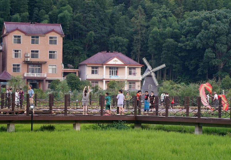 CHINA-JIANGXI-JING'AN-TRANSFORMACION-LUGAR DE VERANEO