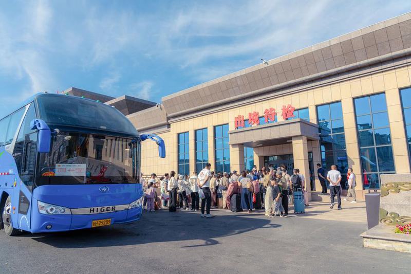 CHINA-XINJIANG-JEMINAY-PORT-KAZAKHSTAN-CROSS-BORDER-TOURISM (CN)