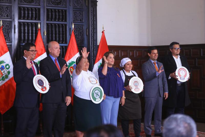 PERU-LIMA-BOLUARTE-SELLOS-PRESENTACION