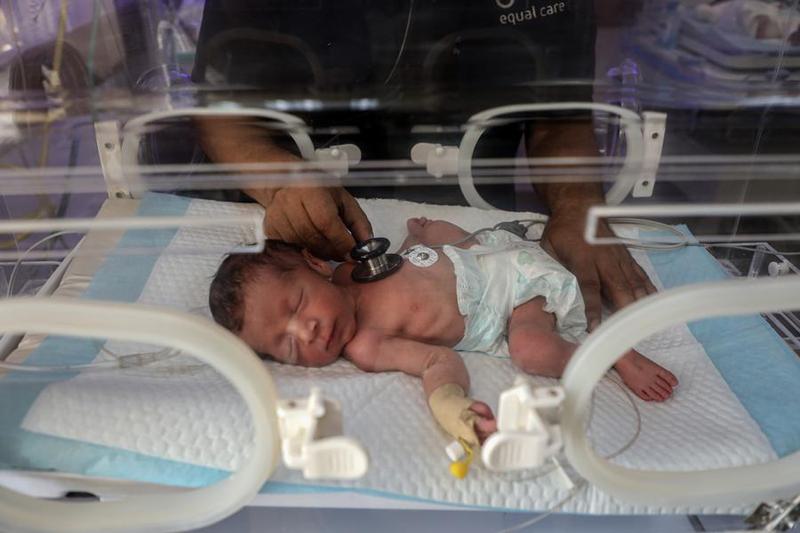 MEDIO ORIENTE-GAZA-DEIR AL-BALAH-BEBE PREMATURO-ATENCION MEDICA