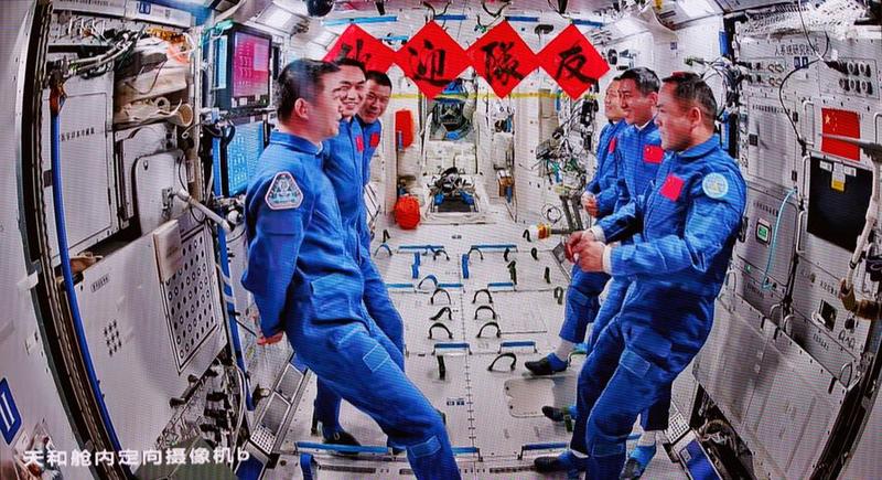 FOCUS | Shenzhou-21 astronauts enter space station