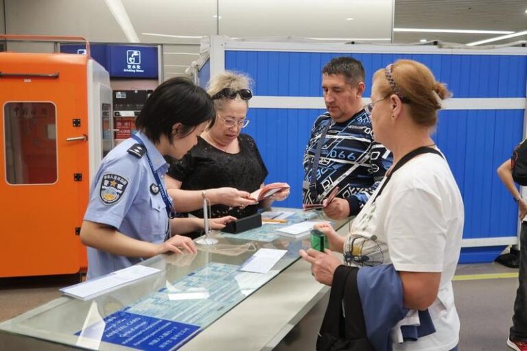 (Int'l Exchange) CHINA-VISA-FREE POLICY-RUSSIAN TOURISTS (CN)