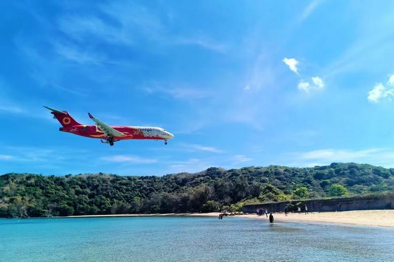 CHINA-AVION DE PASAJEROS C909-OPERACION COMERCIAL-NOVENO ANIVERSARIO