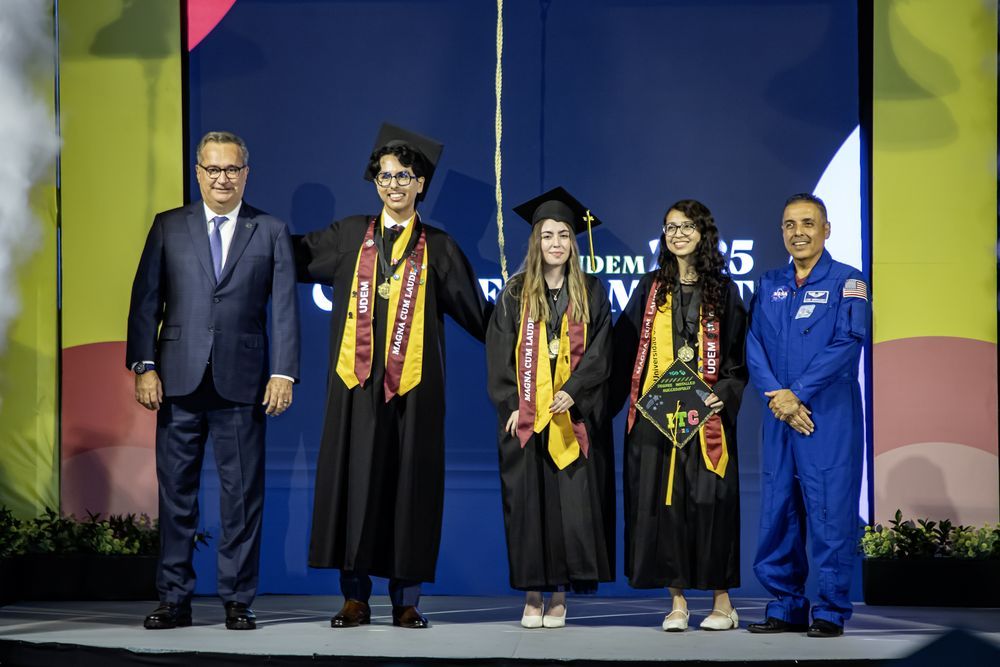 COMMENCEMENT_UDEM_PR_2025_15