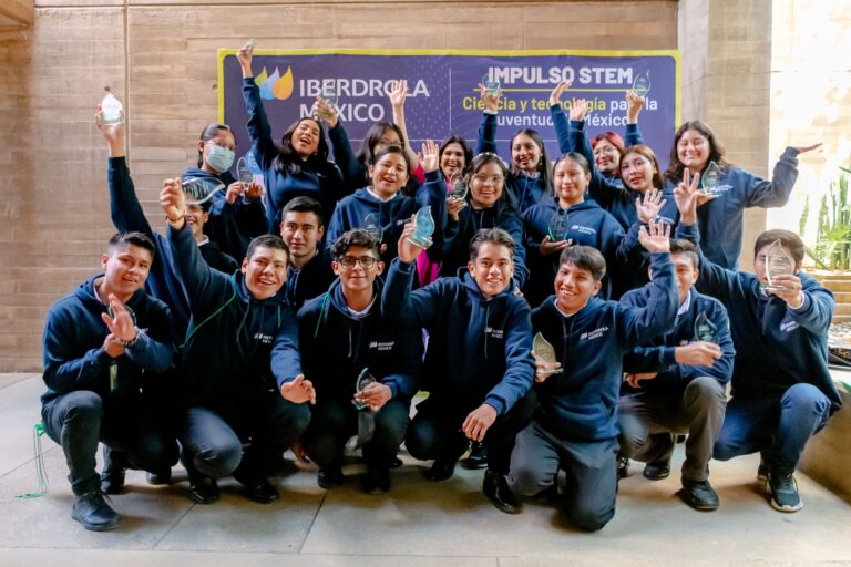 Entrega_de_becas_de_la_3a_generacin_Impulso_STEM_1