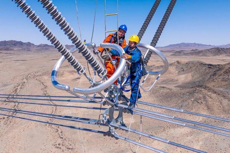 CHINA-XINJIANG-CHONGQING-PROYECTO DE ULTRA ALTA TENSION-OPERACION