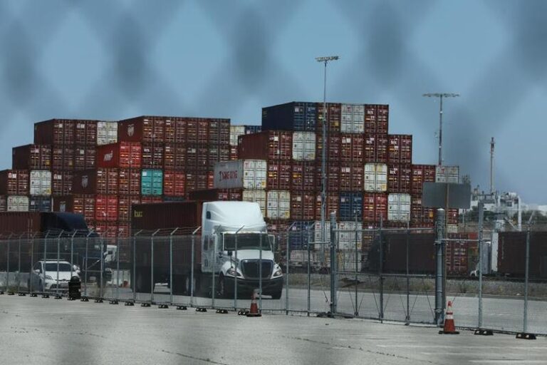 EEUU-CALIFORNIA-PUERTO DE LOS ANGELES-ENVIOS-CAIDA