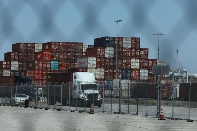 EEUU-CALIFORNIA-PUERTO DE LOS ANGELES-ENVIOS-CAIDA