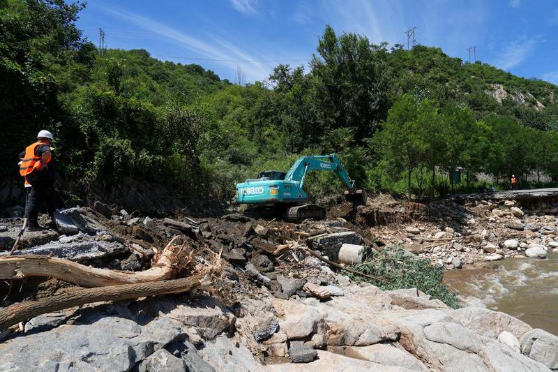 CHINA-BEIJING-TORMENTAS-SECUELAS-RESTAURACION DE CARRETERAS