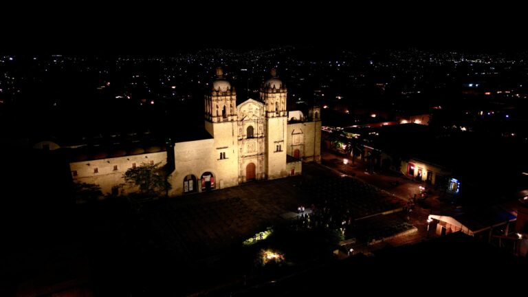 Boletn_Gobierno_de_Oaxaca_e_Iberdrola_Mxico_iluminan_el_Templo_de_Santo_Domingo_1