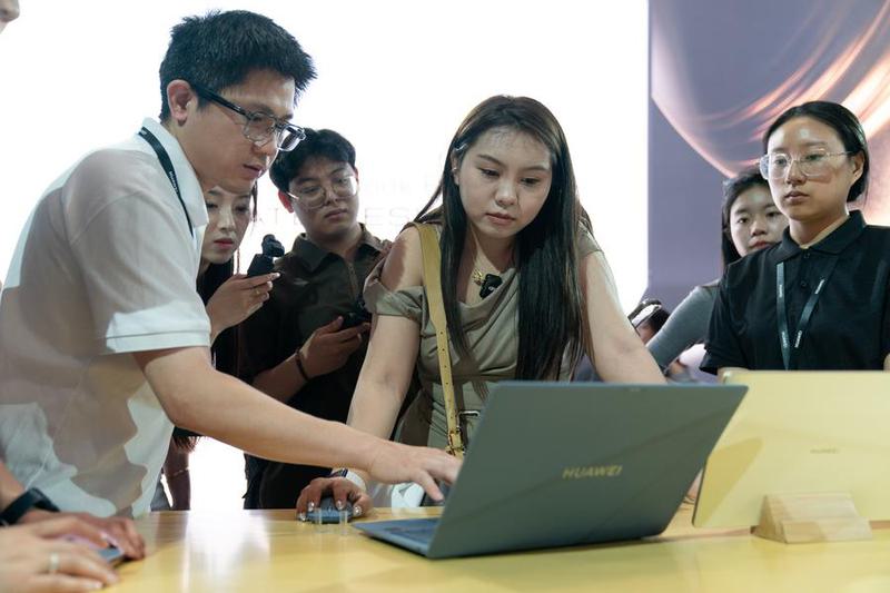 CHINA-SICHUAN-HUAWEI-HARMONYOS-POWERED LAPTOPS (CN)