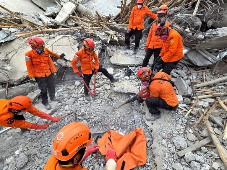 INDONESIA-SIDOARJO-EDIFICIO ESCOLAR-COLAPSO-VICTIMAS