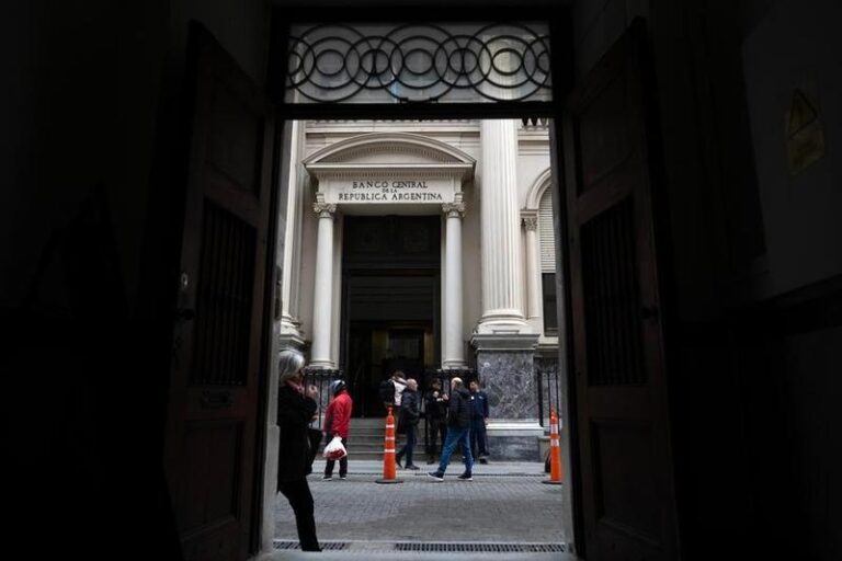 Argentina vuelve a mercado de crédito internacional tras casi ocho años de ausencia