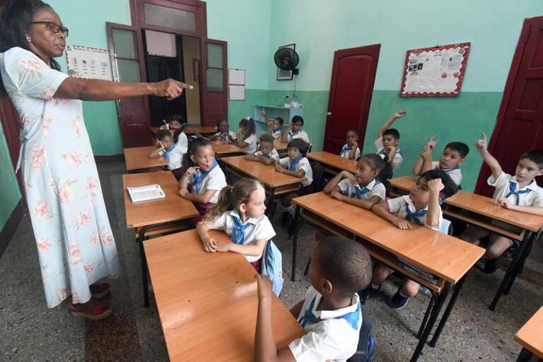 CUBA-HABANA-INICIO ESCOLAR