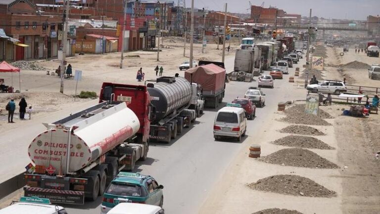 ESPECIAL FIN DE AÑO: Bolivia cierra 2025 con cotización del dólar a la baja y normalización gradual en abastecimiento de combustibles