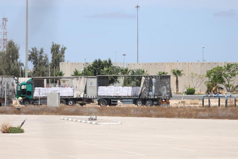 ISRAEL-GAZA-FRONTERA-CRUCE DE KEREM SHALOM-CAMION-AYUDA