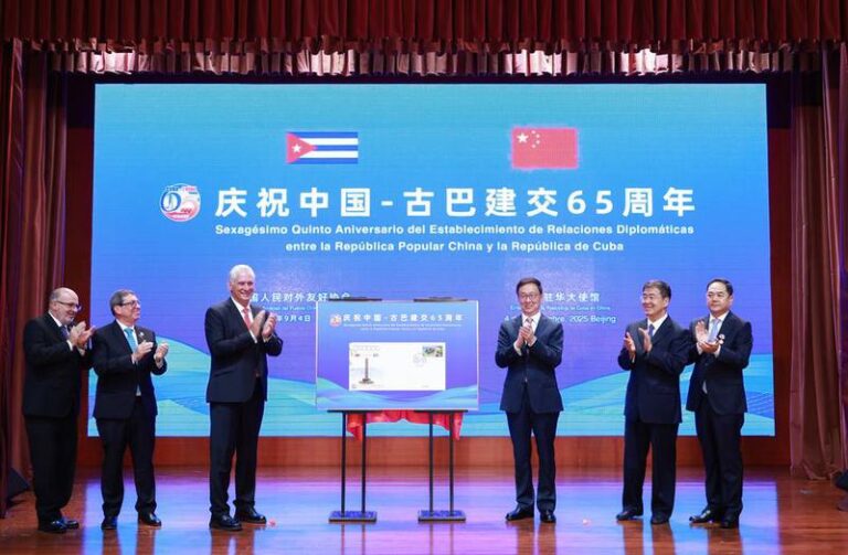 CHINA-BEIJING-HAN ZHENG-PRESIDENTE CUBANO-RELACIONES DIPLOMATICAS-65º ANIVERSARIO