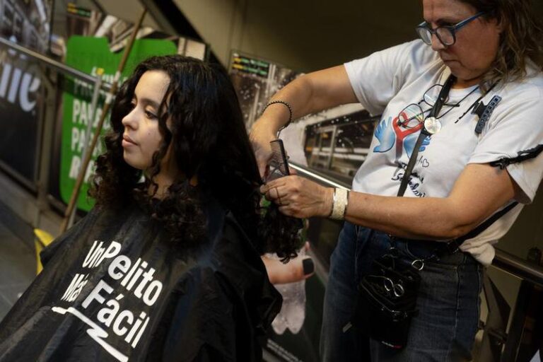 ARGENTINA-BUENOS AIRES-CANCER DE MAMA-DONACION-CABELLO