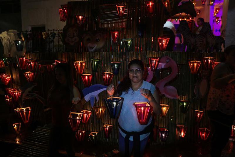 EL SALVADOR-AHUACHAPAN-DIA DE LOS FAROLITOS