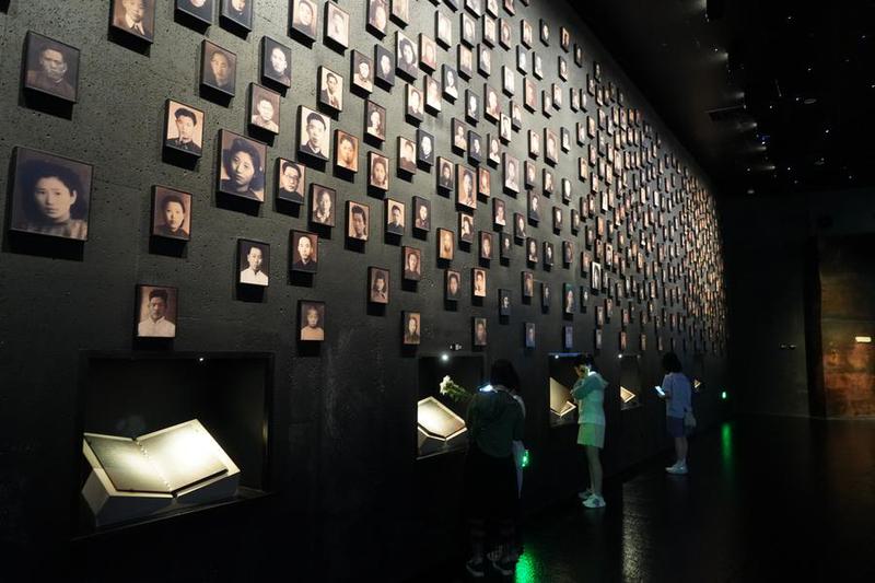 CHINA-JIANGSU-NANJING-NANJING MASSACRE-SURVIVORS-LIGHTS OUT CEREMONY (CN)