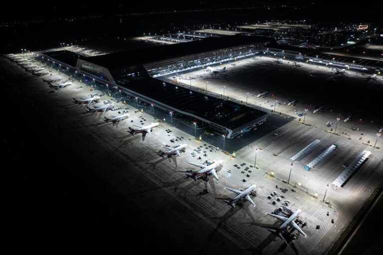 CHINA-HUBEI-EZHOU-HUAHU INT'L AIRPORT-NIGHTTIME OPERATION (CN)