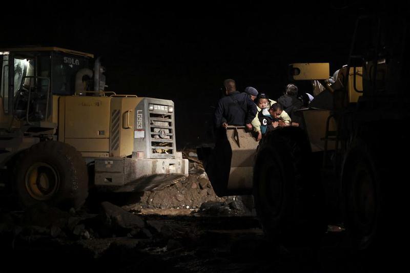 (SpotNews) CHINA-GANSU-MOUNTAIN TORRENTS-RESCUE EFFORTS (CN)