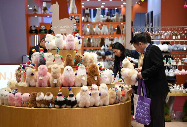 CHINA-SHANGHAI-PERU-CIIE-JUGUETES DE ALPACA