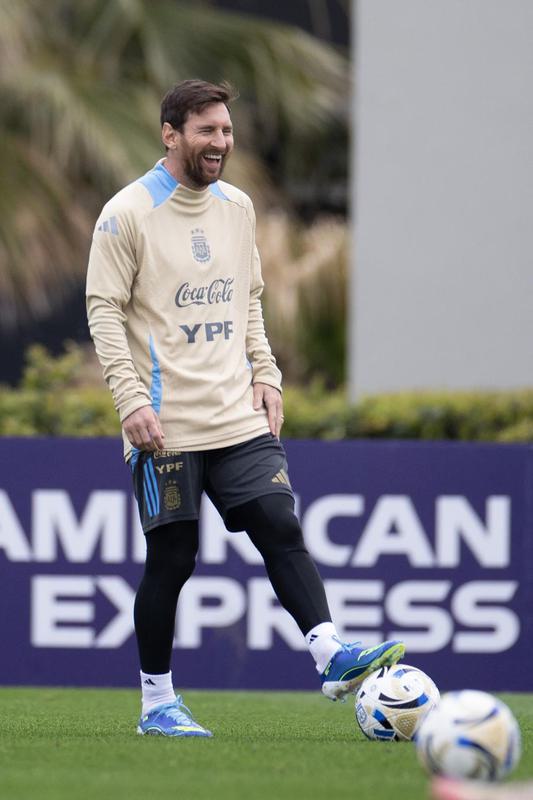ARGENTINA-EZEIZA-FUTBOL-ELIMINATORIAS-ENTRENAMIENTO