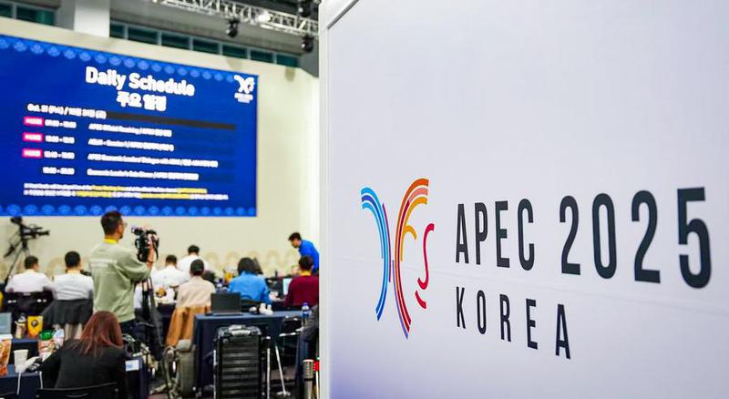 SOUTH KOREA-GYEONGJU-APEC-ECONOMIC LEADERS' MEETING-FIRST SESSION