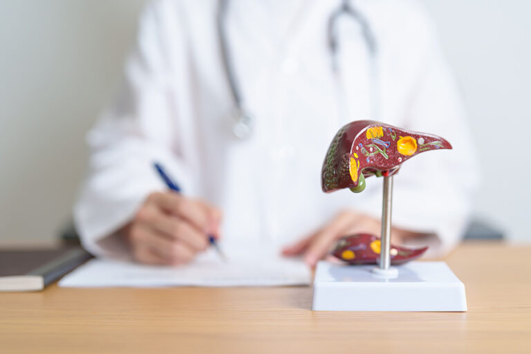 Nuevo modelo médico busca frenar la cuarta causa de muerte en México: crisis hepática